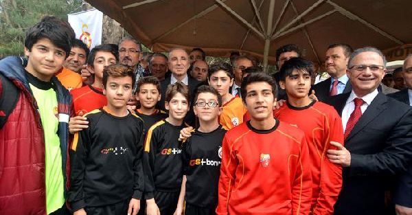 Galatasaray Başkani Aysal, Maltepe Galatasaraylilar Derneği'nin Açilişini Yapti