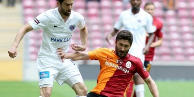 Galatasaray Sabri Sarıoğlu ile imzalamadı!