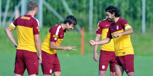 Galatasaray'da kalacaklar ve gidecekler belli oldu !