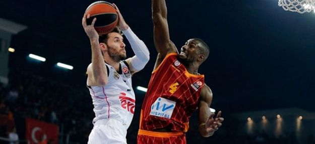 Galatasaray'ın eski yıldızı imzayı attı !