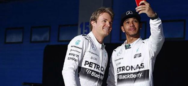 Hamilton Macaristan'da ilk sırada!