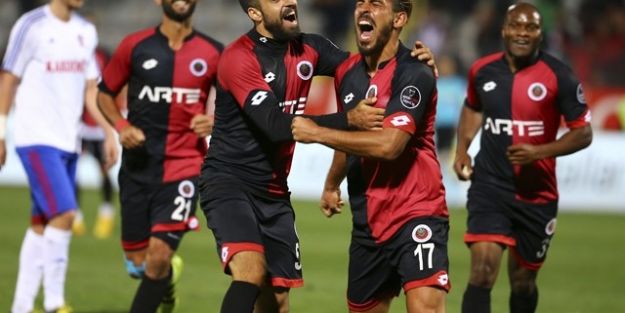 Karabükspor 10 kişiyle bu kadar