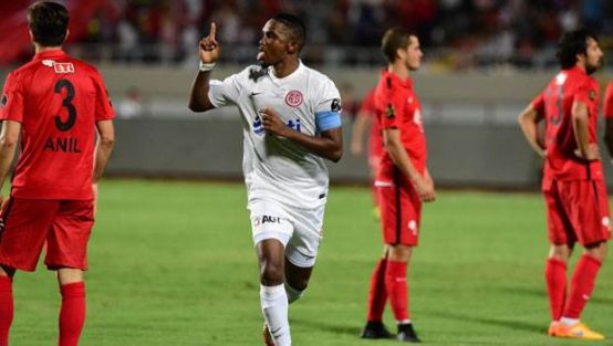Kral Eto'o, lider Antalya