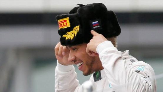 Lewis  Hamilton biçti geçti!