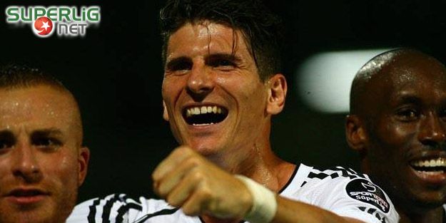 Löw, Gomez'i takibe aldı!