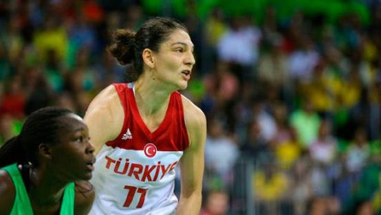 Nevriye Yılmaz basketbolu bıraktı!