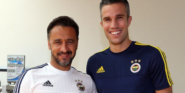 Pereira, Robin van Persie'yi ilk maçta oynatmıyor !