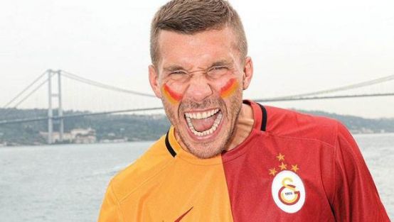 Podolski'den Fenerbahçe'ye gönderme