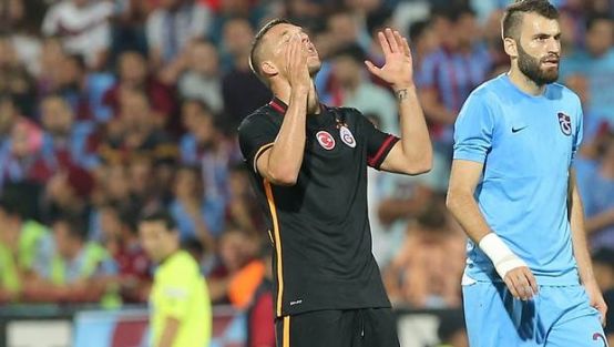 Podolski'den hocasına tepki!