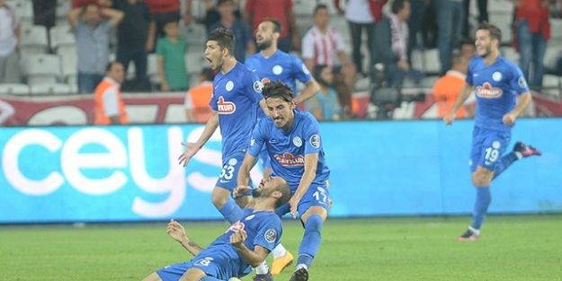 Rizespor 90'da puanı kaptı!