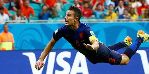 Robin Van Persie sağlık kontrolünden geçiyor!