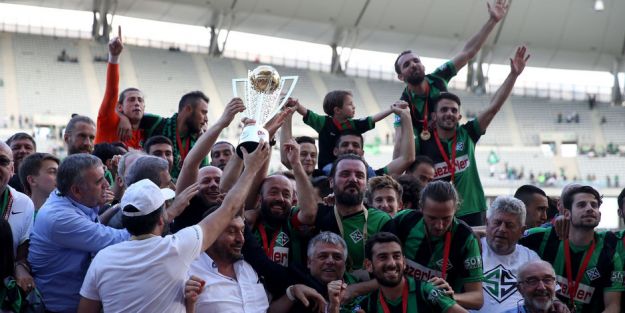 Sakaryaspor 2. Lig'e yükseldi! 