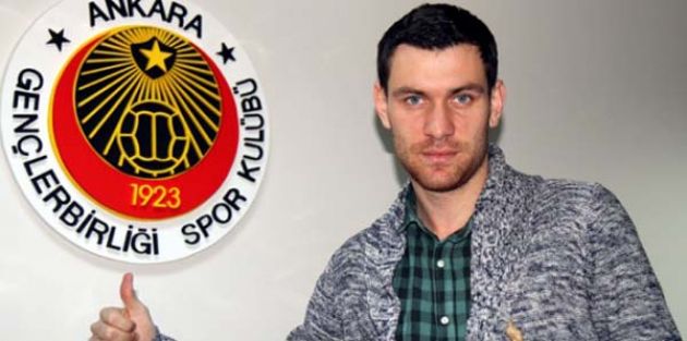 Siarhei Palitsevich'le 1.5 yıllık imza