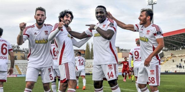 Sivasspor galibiyetle tanıştı