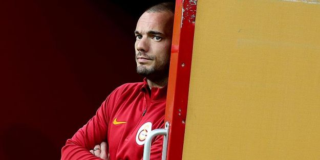 Sneijder Galatasaray'dan gidiyor mu? Kararını verdi