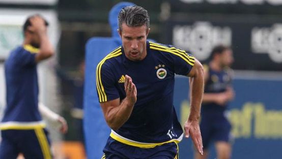 ŞOK! Van Persie ilk maçta yok!