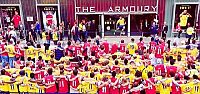 Arsenal Taraftarı İspanyolları çileden...