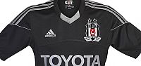 Beşiktaş'ın Siyah Forması Satışa Çıktı
