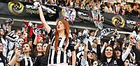 Beşiktaşlı bayanlar tribüne