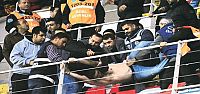 Bu Taraftar Polisleri Zor Duruma Soktu!