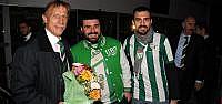 Bursaspor'a Sivas'ta Meşaleli Karşilama