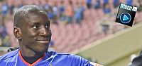 Demba Ba rakibini öldürüyordu!