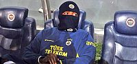 Emenike Güldürdü!