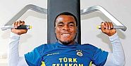 Emenike sahalara dönüyor!