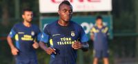 Formasını yere atan Emenike idmana çıktı!...