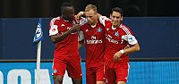 Hakan Hamburg'u Sırtladı!