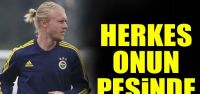 Herkes onun peşinde