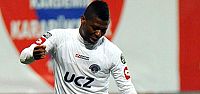 Kalu Uche İmzayı Attı!