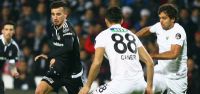 Lider Beşiktaş, Akhisar'a konuk oluyor