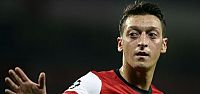 Mesut İngiltere'yi Sallıyor!