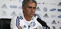 Mourinho Evinde Vuruldu