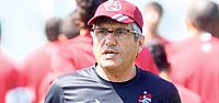 Mustafa Akçay kendini maç izlemeye verdi
