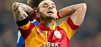 Sneijder Yine Havlu Attı!