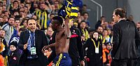 Ve Emenike çekti gitti!