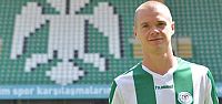 Yıldız futbolcu kaza geçirdi! Şoka girdi..