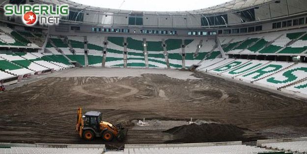 Timsah Arena'da sıra çimlerde!