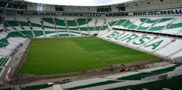 Timsah Arena'nın zemini çimlendi!