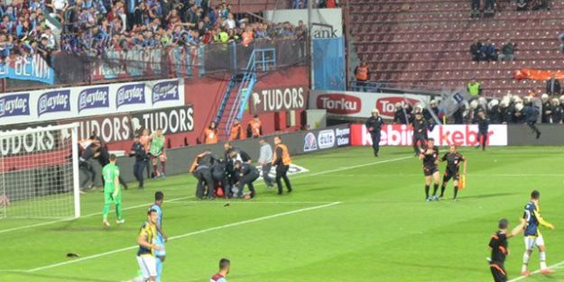 Trabzon’da saha karıştı: Maç tatil edildi !