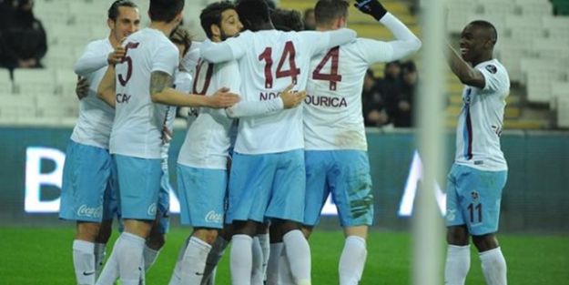 Trabzonspor 10 kişi ile kazandı: 2-1