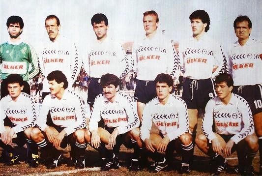 Zeytinburnu 1988-89   1988-1989 sezonunda teknik direktör Erdem Tuğal yönetiminde 2.Lig’de şampiyon olan Zeytinburnu. Soldan sağa Ayaktakiler: Turgay Kaplakaslan, Tuncay Soyak, Ahmet Kanca, Kadri Sancak, Gürsel Hattat, İsa Ertürk. Oturanlar: Metin Badalıoğlu, Suat Şatır, Yusuf Uzuner, Uğur Kiremitçi, Vural Kaya.
